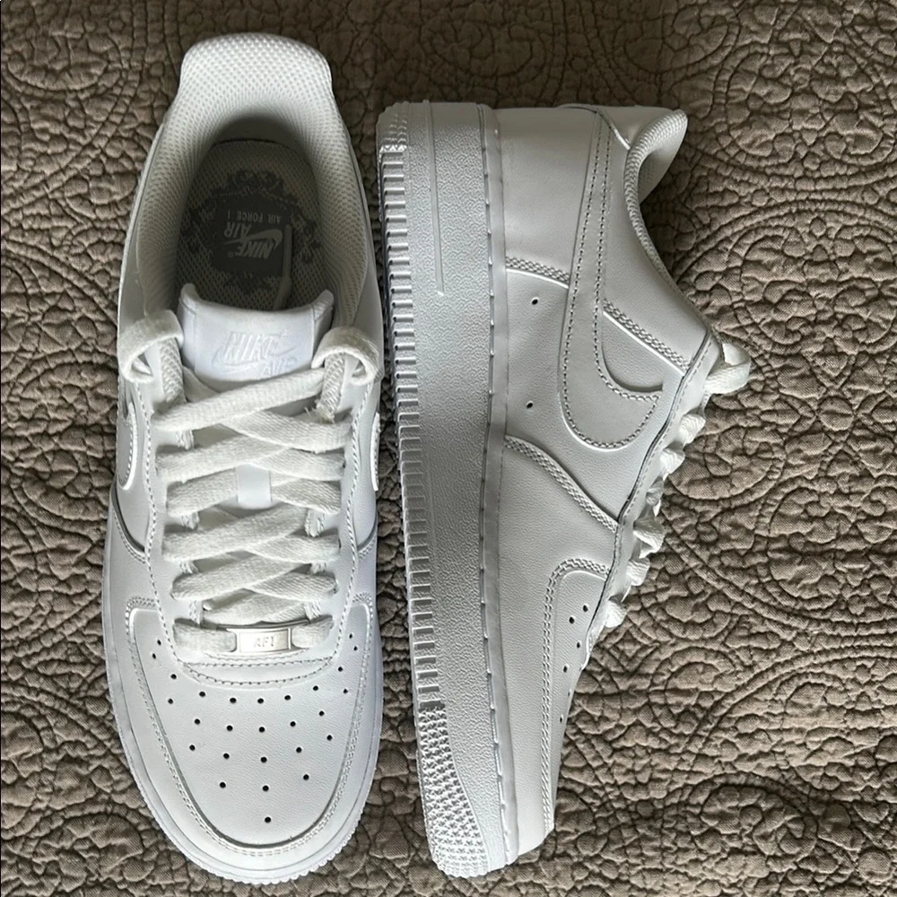 NEW NIKE AIR FORCE 1 Sneakers in White Size US 8 EUR 39 - Picture 12 of 14